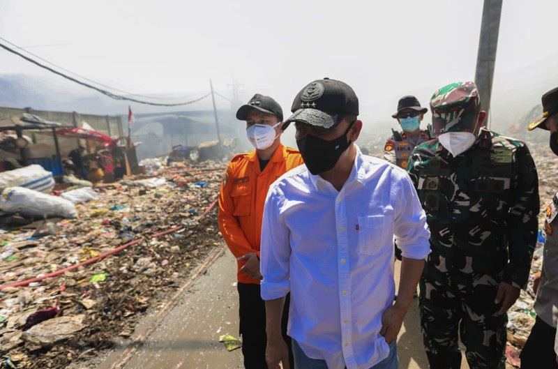 Siaran pers BNPB pada 8/9. Upaya pemadaman kebakaran di Tempat Pemrosesan Akhir (TPA) Putri Cempo, Kota Surakarta, Jawa Tengah. (Dok BNPB)