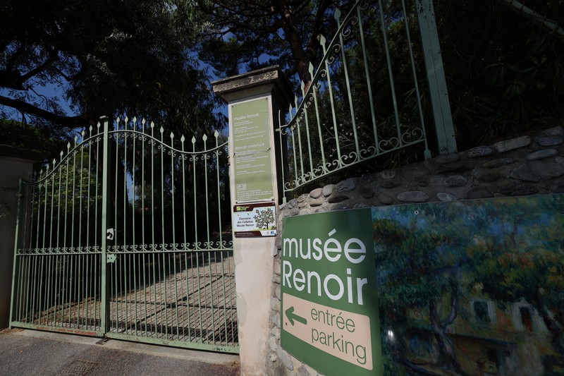 Empat lukisan dibawa kabur dari Museum Renoir di Cagnes-sur-Mer, kawasan French Riviera, Prancis, pada Selasa pagi (8/9/2026). (Tangkapan Layar Video Reuters/)