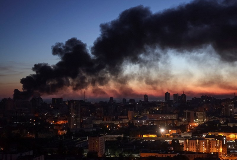 Smoke rises in the city during a Russian missile strike, amid Russia's attack on Ukraine, in Kyiv, Ukraine September 8, 2026. REUTERS/Gleb Garanich