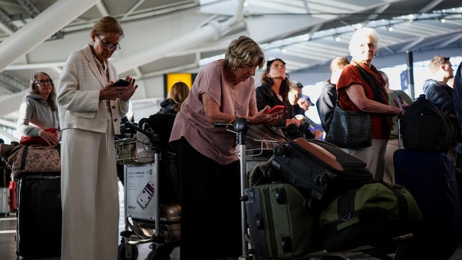 Ada Apa Inggris? 100 Penerbangan Batal dan 367 Ditunda di Bandara London