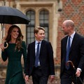 Pangeran William dan Catherine, Putri Wales, mengantar putra mereka, Pangeran George, pada hari pertamanya di Eton College, Eton, Inggris, 8 September 2026. ADRIAN DENNIS/Pool via REUTERS.