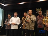 (Depan dari kiri ke kanan) : Menaker Yassierli, Menteri Investasi Rosan Roeslani dan Menteri Imipas Agus Andrianto di Gedung BKPM, Rabu (9/9/26)