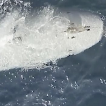Korps Garda Revolusi Islam Iran (IRGC) menyita sebuah drone kapal selam milik Amerika Serikat (AS) di pintu masuk Selat Hormuz. IRGC memperlihatkan wahana tersebut di lokasi yang dirahasiakan di Iran, dalam foto yang diperoleh pada 8 September 2026.
