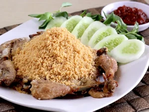 Nyamm! 10 Ayam Goreng Legendaris di Jakarta, Ada yang Eksis Sejak 1948