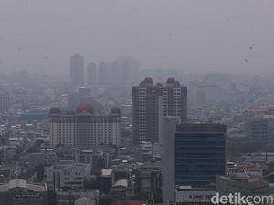 Asap Karhutla Mulai Masuk Jakarta, Begini Cara Aman Stay di Rumah