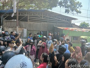 Video Bentrokan Warga Vs Ormas Pecah di Makassar gegara Pasang Plang Lahan