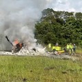 Helikopter Flying Doctor Service jatuh di dekat STOLport (bandara dengan landasan pacu pendek untuk lepas landas dan mendarat) Long Lellang di distrik Marudi, Sarawak, pada 8 September 2026. (Foto: Facebook/Sarawak Edisi Khas)