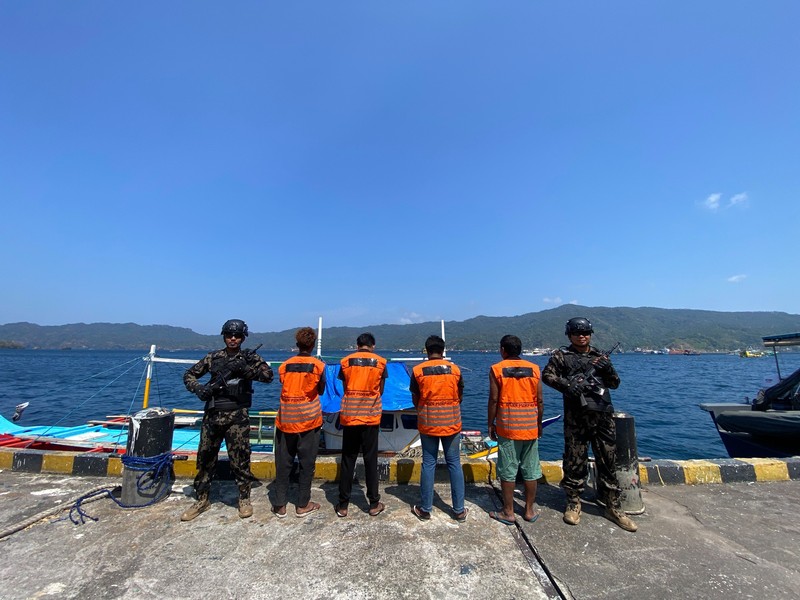 Direktorat Jenderal Pengawasan Sumber Daya Kelautan dan Perikanan (PSDKP) Kementerian Kelautan dan Perikanan (KKP), menangkap satu kapal ikan asing (KIA) asal Filipina yang beroperasi di perairan Sulawesi. (Dok Humas KKP)