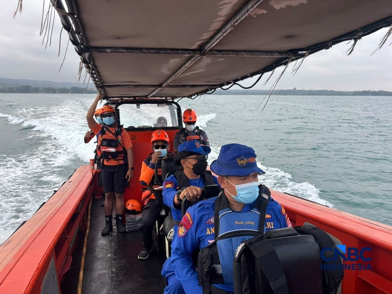 Lima jurnalis dan tiga orang lainnya yang hilang kontak di sekitar Gunung Anak Krakatau, Banten, hingga Rabu (9/9/2026) belum ditemukan. (Dok. Basarnas)