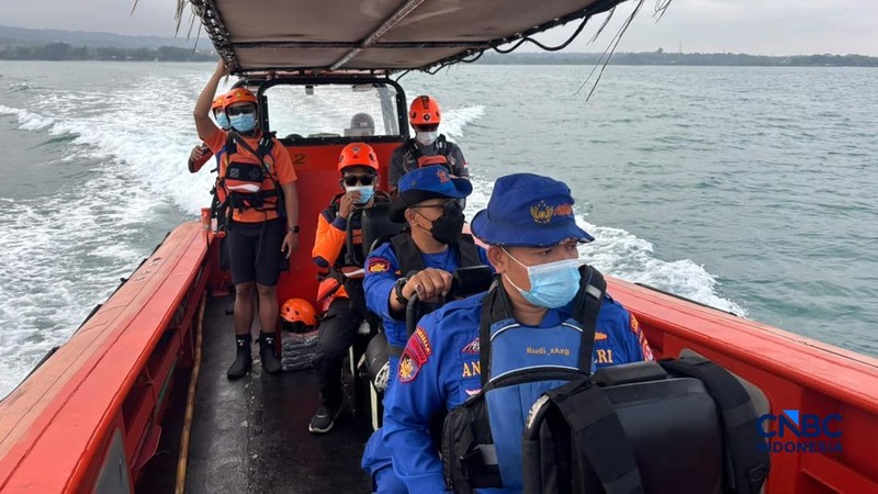 Lima jurnalis dan tiga orang lainnya yang hilang kontak di sekitar Gunung Anak Krakatau, Banten, hingga Rabu (9/9/2026) belum ditemukan.