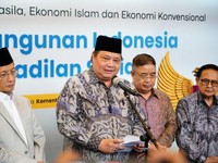 Menteri Koordinator Bidang Perekonomian Airlangga Hartarto dalam Simposium Sumbangan Ekonomi Pancasila, Ekonomi Islam, dan Ekonomi Konvensional: Menuju Pembangunan Indonesia yang Berkeadilan Sosial, di Jakarta, Selasa (8/9/2026).