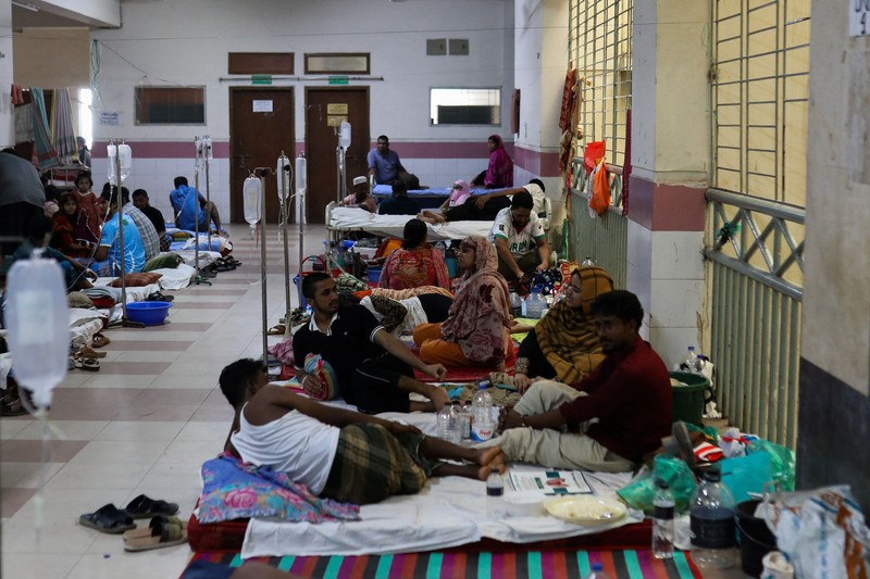 Pasien yang terinfeksi demam berdarah menjalani perawatan di sebuah rumah sakit di Dhaka, Bangladesh, pada 7 September 2026. (REUTERS/Stringer)