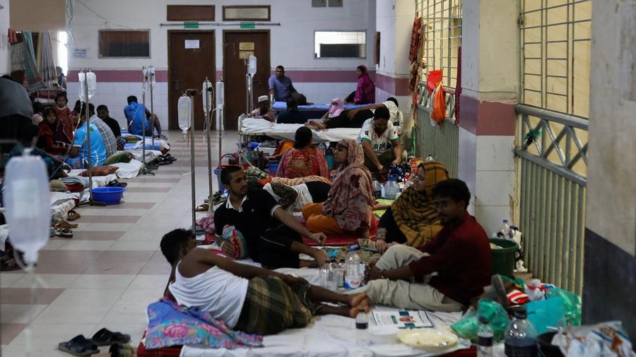 Pasien yang terinfeksi demam berdarah menjalani perawatan di sebuah rumah sakit di Dhaka, Bangladesh, pada 7 September 2026. (REUTERS/Stringer)
