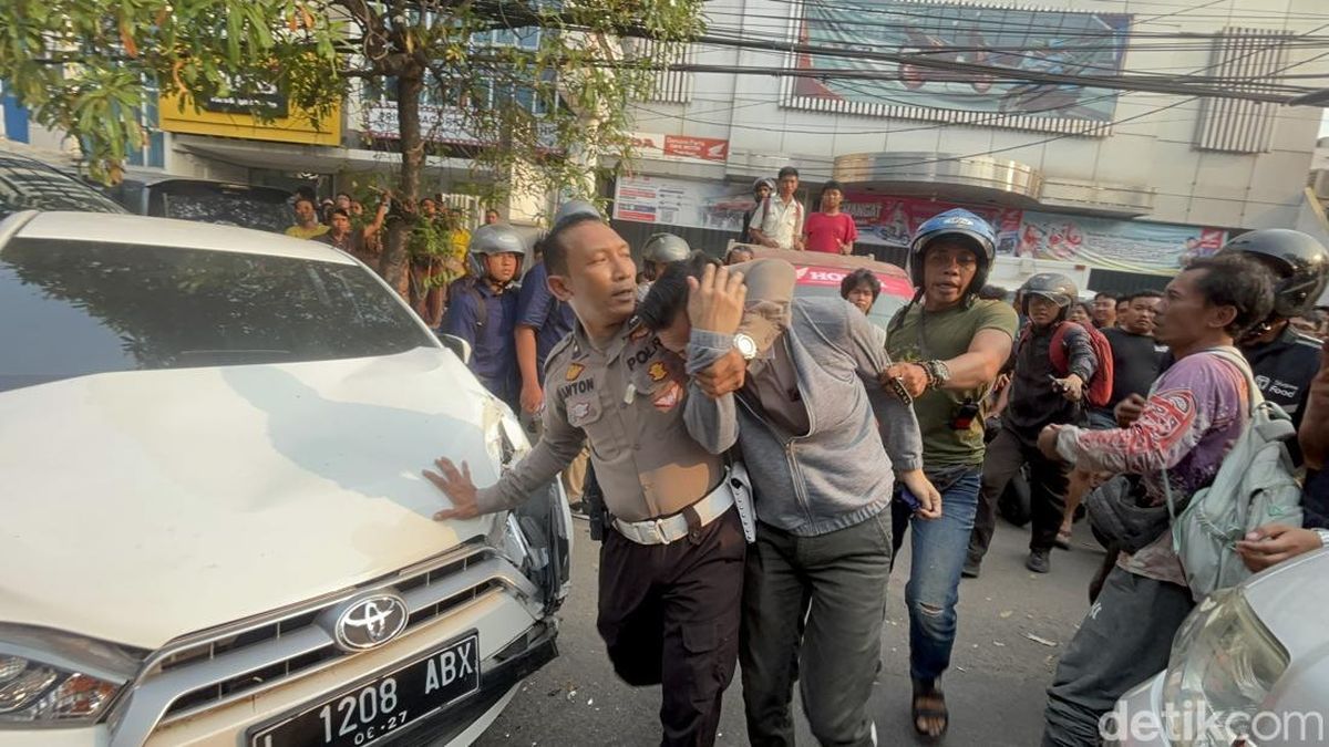 fakta Sopir Alphard di Surabaya Tabrak 10 Motor-3 Mobil gegara Obat