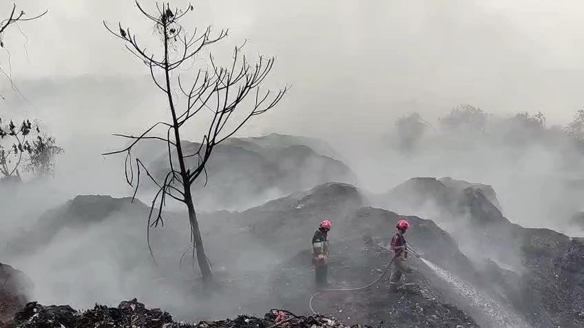 Api di TPA Galuga Belum Padam hingga Berhari-hari