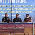Bea Cukai Semarang kembali membongkar upaya pengiriman rokok ilegal di Jawa Tengah. Terbaru, petugas menggagalkan pengangkutan rokok ilegal dalam jumlah besar yang menggunakan truk tangki air yang telah dimodifikasi untuk mengelabui pengawasan di jal