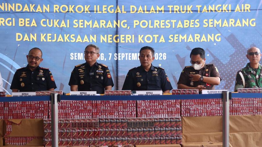 Bea Cukai Semarang kembali membongkar upaya pengiriman rokok ilegal di Jawa Tengah. Terbaru, petugas menggagalkan pengangkutan rokok ilegal dalam jumlah besar yang menggunakan truk tangki air yang telah dimodifikasi untuk mengelabui pengawasan di jal
