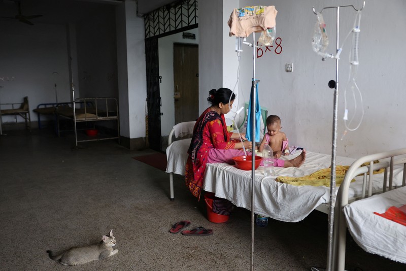 Pasien yang terinfeksi demam berdarah menjalani perawatan di sebuah rumah sakit di Dhaka, Bangladesh, pada 7 September 2026. (REUTERS/Stringer)
