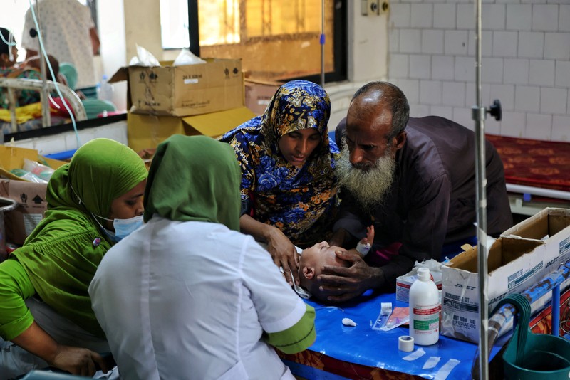Pasien yang terinfeksi demam berdarah menjalani perawatan di sebuah rumah sakit di Dhaka, Bangladesh, pada 7 September 2026. (REUTERS/Stringer)