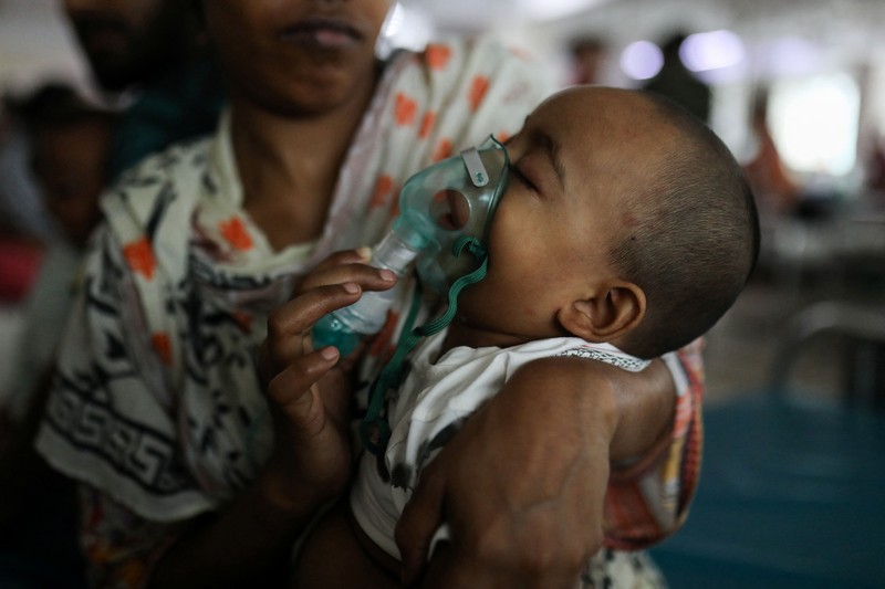 Pasien yang terinfeksi demam berdarah menjalani perawatan di sebuah rumah sakit di Dhaka, Bangladesh, pada 7 September 2026. (REUTERS/Stringer)