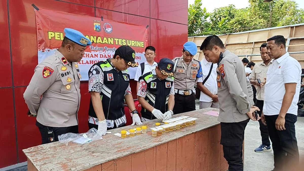 Puluhan Anggota Polres Bojonegoro Jalani Tes Urine Dadakan, Ini Hasilnya