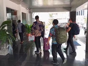 Kantor Dinas PUPR-PBJ Muara Enim Digeledah KPK Terkait Kasus Bupati Edison
