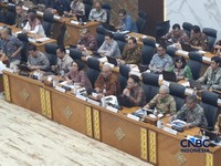 Wakil Ketua Banggar DPR Wihadi Wiyanto dalam rapat panitia kerja (panja) TKD di Komplek Parlemen, Senayan, Jakarta, Rabu (9/9/2026). (CNBC Indonesia/Chandra Dwi Pranata)