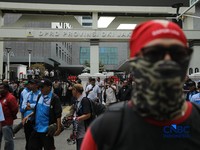 Aliansi buruh yang tergabung dalam Koalisi Besar Perjuangan Buruh Indonesia (KBPBI) menggelar aksi unjuk rasa di depan Gedung DPRD DKI Jakarta, Jalan Kebon Sirih, Menteng, Jakarta, Kamis (10/9/2026). (CNBC Indonesia/Tri Susilo)