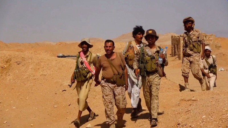 Pasukan pemerintah Yaman yang didukung Arab Saudi terlibat bentrokan dengan kelompok Houthi Yaman yang berpihak pada Iran&mdash;menurut keterangan pasukan pemerintah Yaman&mdash;di lokasi yang disebutkan berada di dekat Al-Hazm, Yaman; gambar ini merupakan tangkapan layar dari video yang dirilis pada 9 September 2026. (Media Centre Of The Yemeni Armed Forces/Handout via REUTERS)