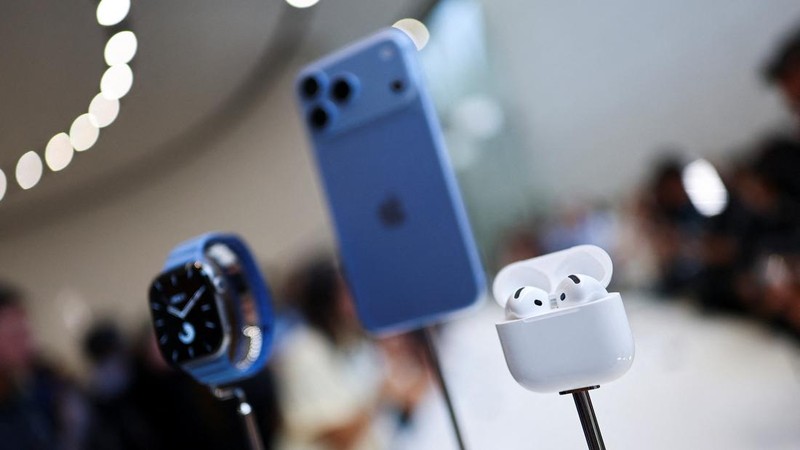 Apple Watch, iPhone 18 Pro, dan AirPods dipamerkan dalam acara Apple di Steve Jobs Theater di Cupertino, California, AS, pada 9 September 2026. (REUTERS/Carlos Barria)
