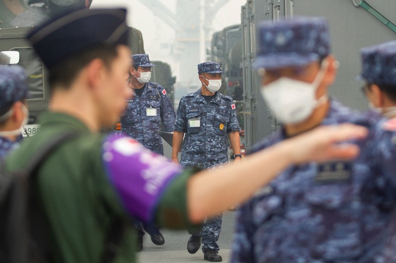 Japanese military members gather near a Chinook helicopter on the deck of the Japanese JS Kunisaki ship, which will be used to support Indonesia&rsquo;s efforts to fight forest fires on Kalimantan Island, in Kijing International Port, Mempawah, West Kalimantan province, Indonesia, September 10, 2026. REUTERS/Victor Fidelis Sentosa