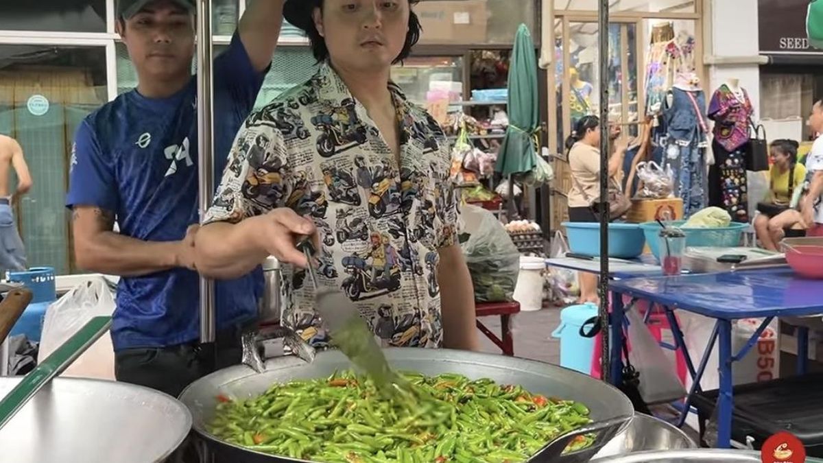 Ayam Penyet Cabe Ijo Go International, Jadi Street Food Populer Bangkok