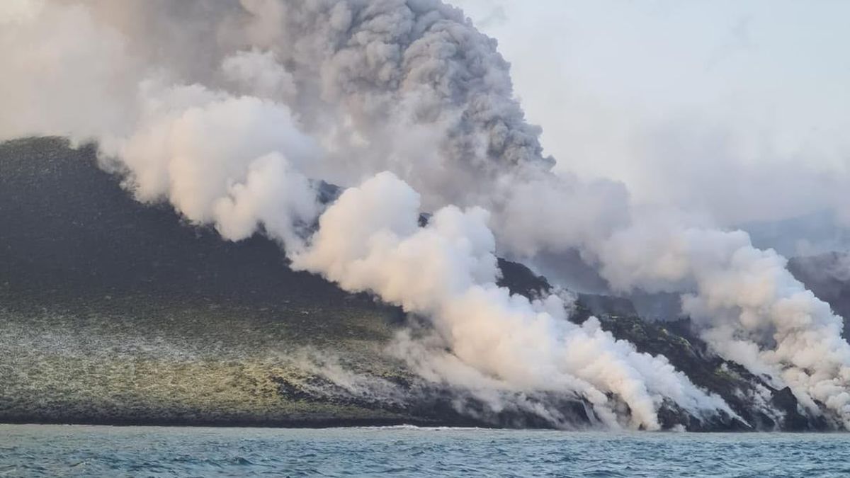 Foto Terakhir Pemandu Wisata Sebelum Hilang Bareng 5 Jurnalis di Anak Krakatau