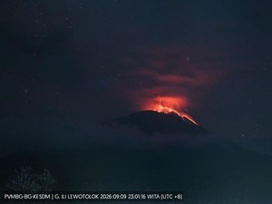 Ile Lewotolok Meletus 388 Kali Disertai Gemuruh dan Lontaran Lava Pijar