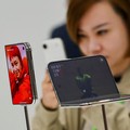 iPhone Duo lipat yang baru dipamerkan dalam acara Apple di Steve Jobs Theater di Cupertino, California, AS, pada 9 September 2026. (REUTERS/Carlos Barria)