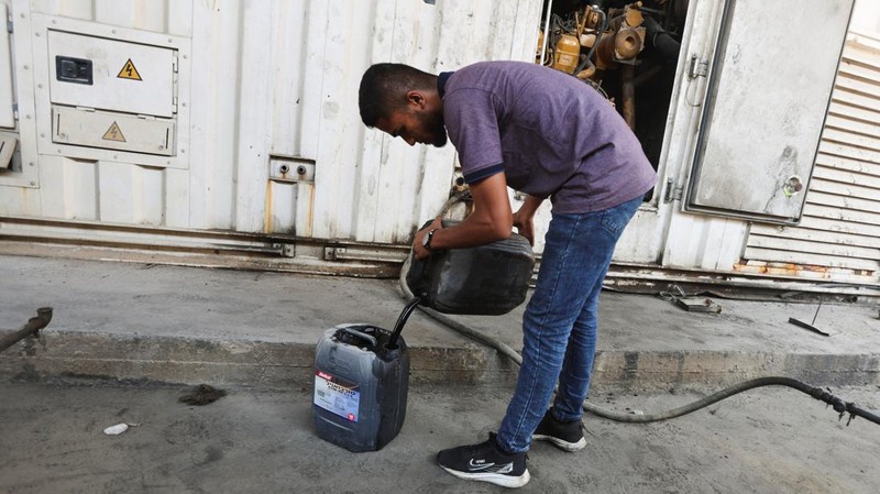 ISRAEL-PALESTINIANS/GAZA-FUEL