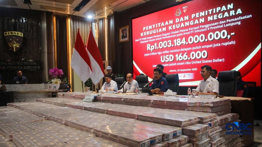 Kejaksaan Agung menggelar konferensi pers terkait dugaan korupsi Penggunaan dan Pemanfaatan Kawasan Hutan di Gedung Jampidsus, Kejaksaan Agung (Kejagung), Jakarta, Kamis (10/9/2026). (CNBC Indonesia/Faisal Rahman)