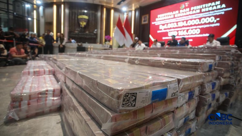 Kejaksaan Agung menggelar konferensi pers terkait dugaan korupsi Penggunaan dan Pemanfaatan Kawasan Hutan di Gedung Jampidsus, Kejaksaan Agung (Kejagung), Jakarta, Kamis (10/9/2026). (CNBC Indonesia/Faisal Rahman)