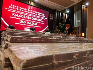 Sitaan Duit Rp 1 Triliun Lebih Ditata Bak Kasur Saat Dipamerkan Jaksa