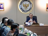 Ketua Dewan Ekonomi Nasional (DEN) Luhut Binsar Pandjaitan dalam Konferensi Pers Gerakan Nasional Perlinsos Digital dan Percepatan Piloting Perlinsos Digital. (Dok. DEN)