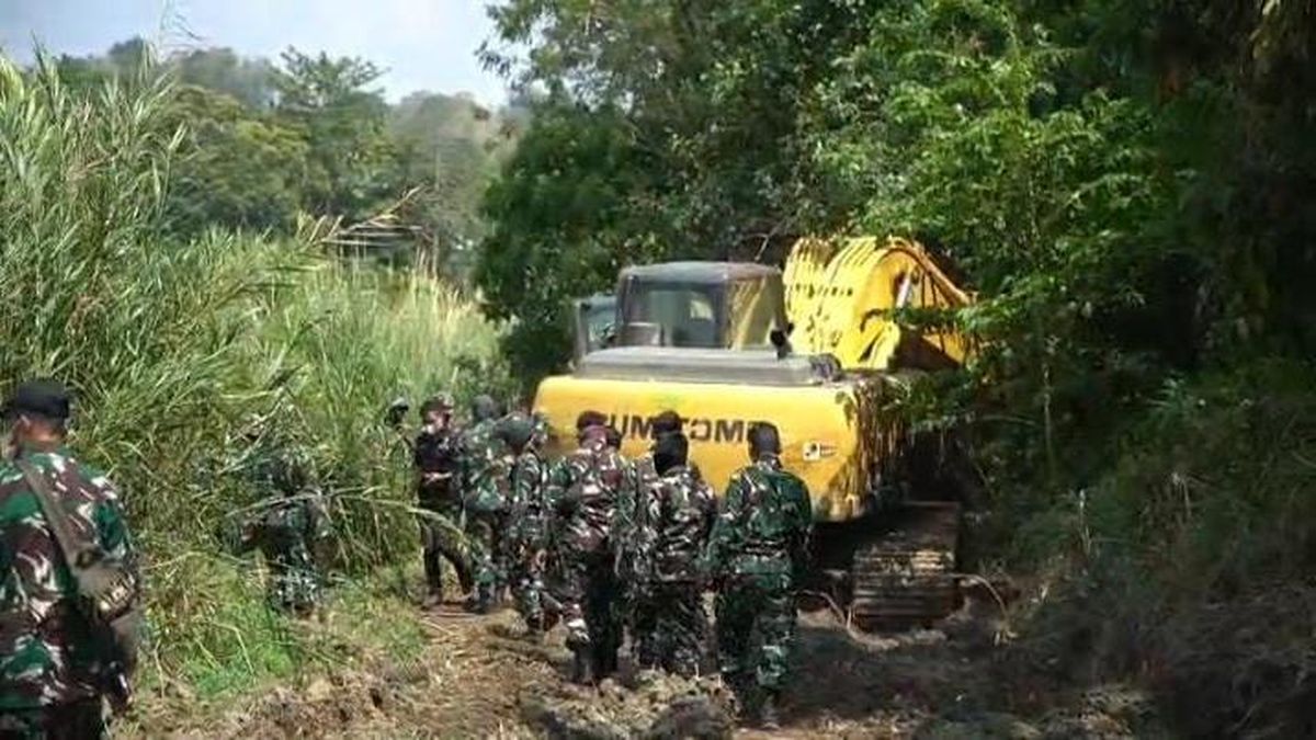 TNI Tertibkan Tambang Emas Ilegal di Bajo Barat Luwu, 9 Ekskavator Digembok