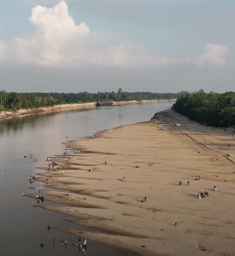 Kondisi Sungai Mahakam saat alami kekeringan. (Instagram/Kaltim Today)