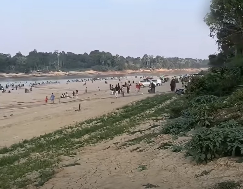 Kondisi Sungai Mahakam saat alami kekeringan. (Instagram/Kaltim Today)
