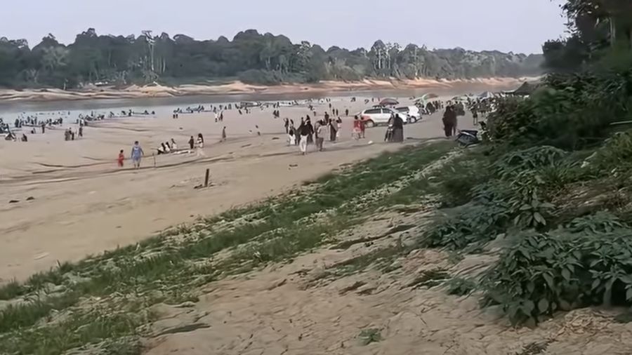 Kondisi Sungai Mahakam saat alami kekeringan. (Instagram/Kaltim Today)