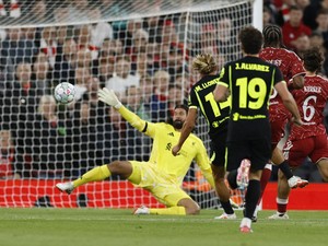 Bukan Kemenangan Mudah buat Liverpool, tapi Iraola Menikmati