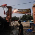 Pedagang terlihat tetap beraktivitas di area sekitar Pasar Taman Puring, Jakarta, Kamis (10/9/2026).(CNBC Indonesia/Faisal Rahman)