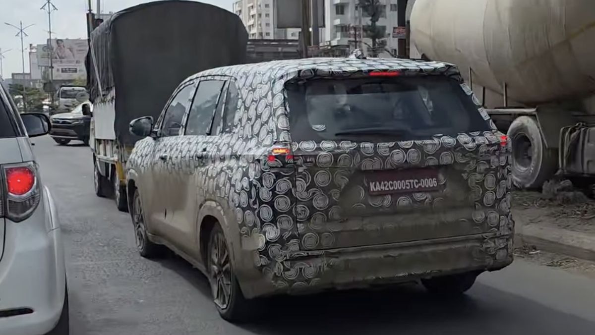 Penampakan Toyota Innova Zenix Facelift Sedang Dites Jalan