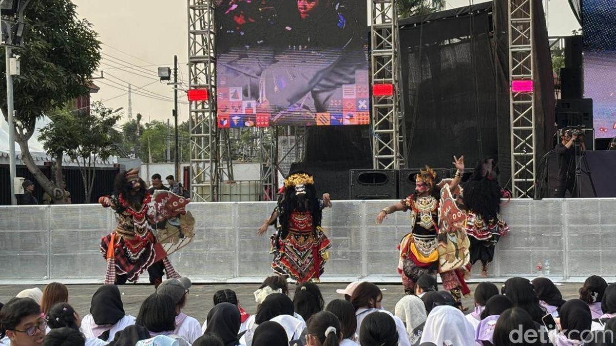 Jaranan Buto hingga Tulus dan Yura Yunita Meriahkan Puncak PKKMB Untag