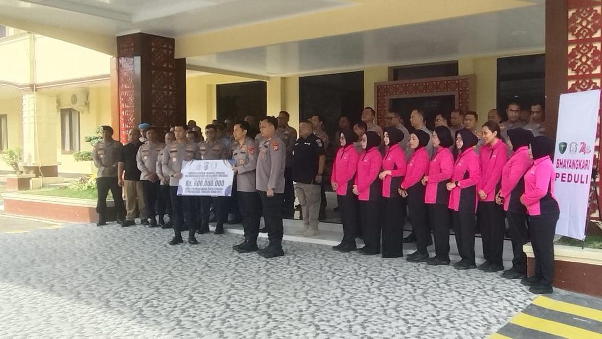 Polda Sultra Salurkan Donasi Rp 600 Juta Buat Korban Gempa NTT