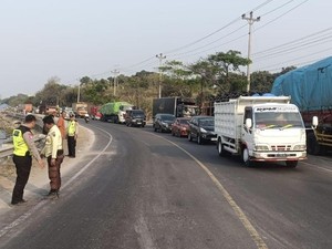 Jatuh Saat Salip Truk di Jalur Pantura Sluke Rembang, Seorang Pelajar Tewas